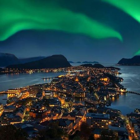 Charming Apartment In Alesund Center With Free Parking Esterno foto
